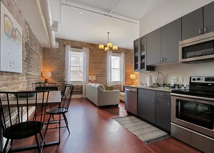 Downtown Loft- Steps Away From Plant Riverside!