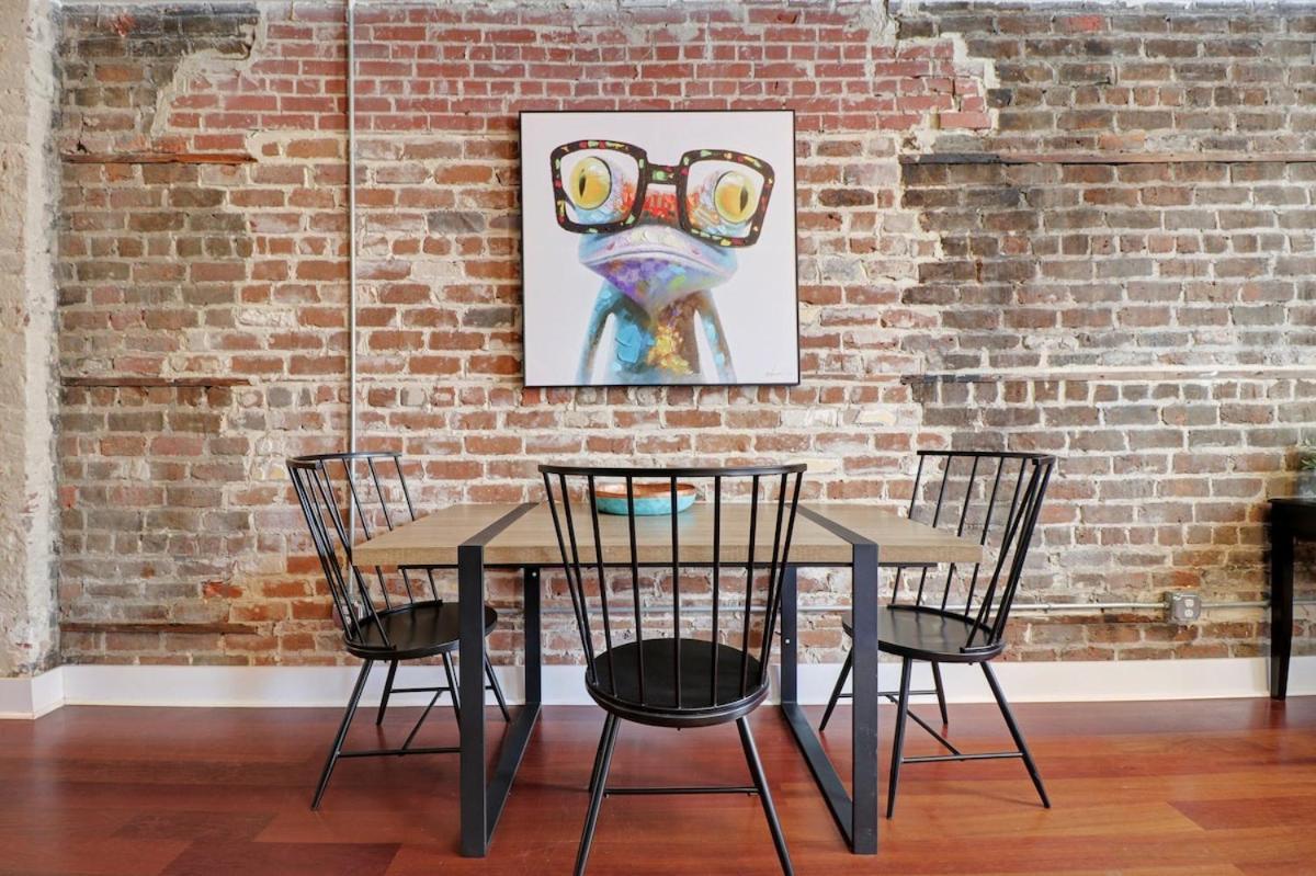 Downtown Loft- Steps Away From Plant Riverside! * Savannah