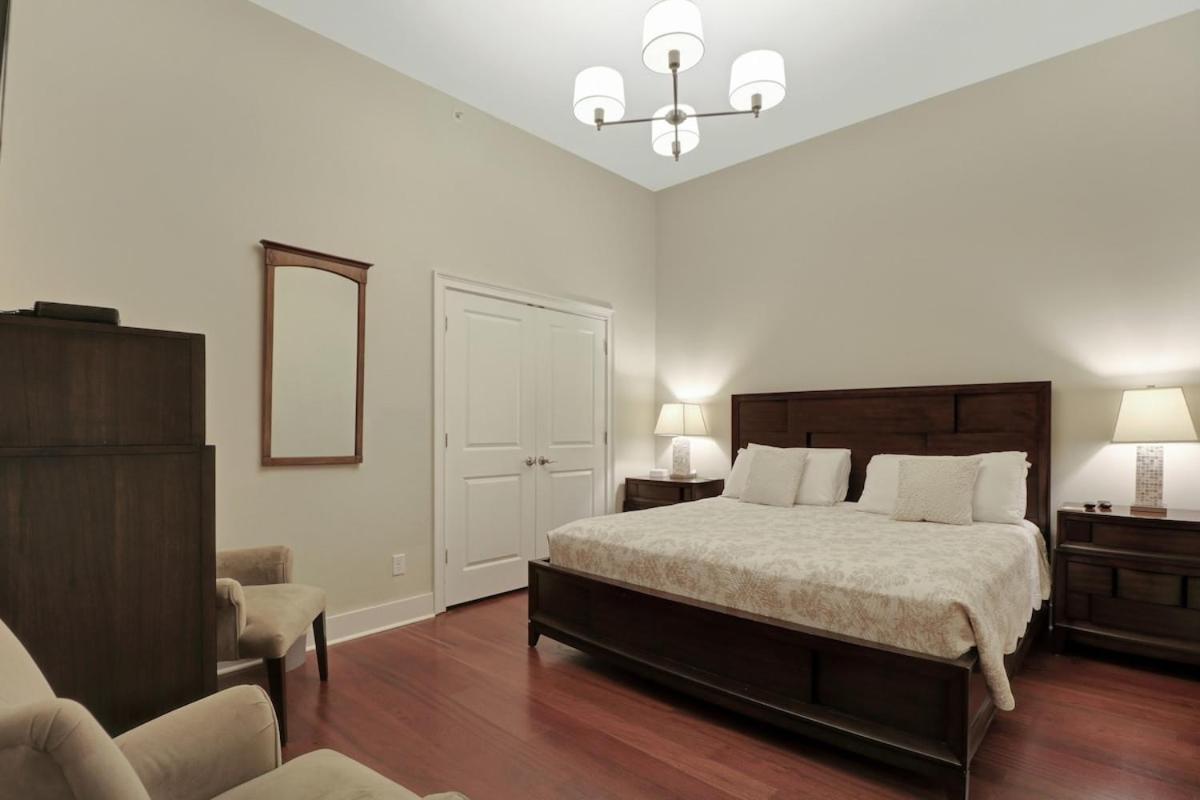 Downtown Loft- Steps Away From Plant Riverside! Appartement *