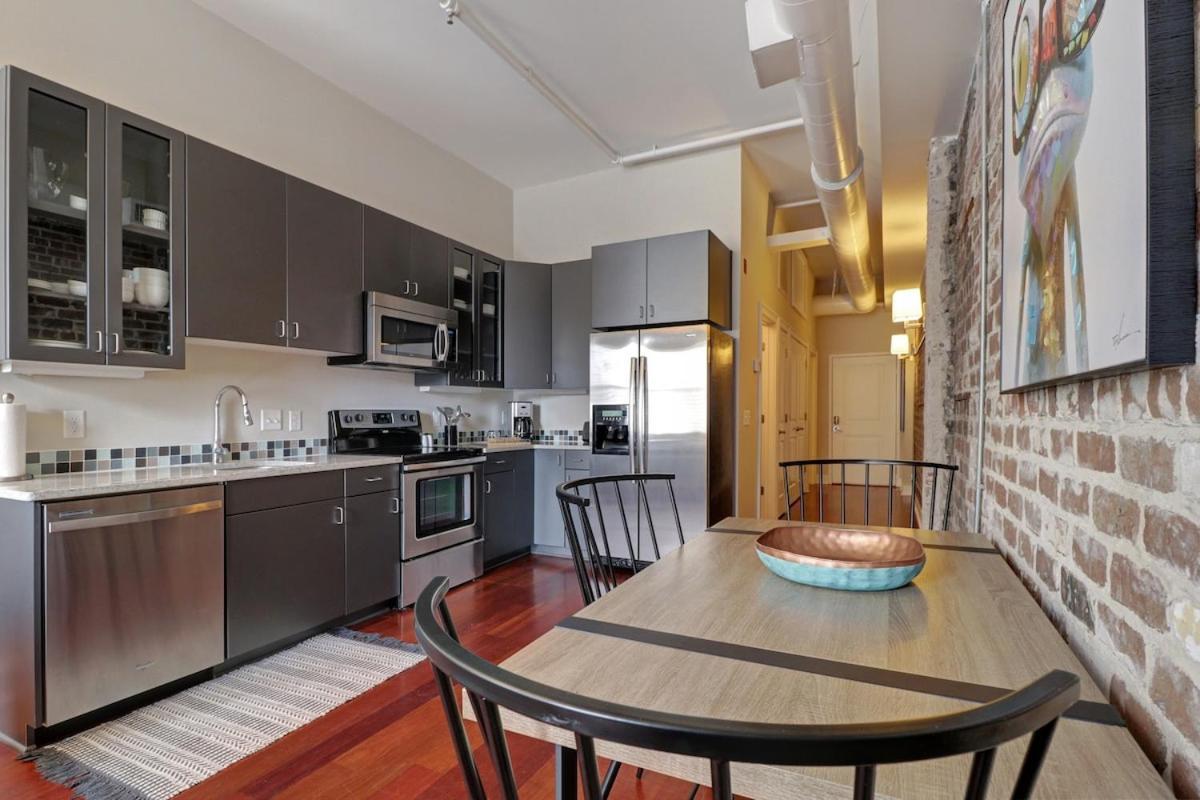 Downtown Loft- Steps Away From Plant Riverside! Appartement